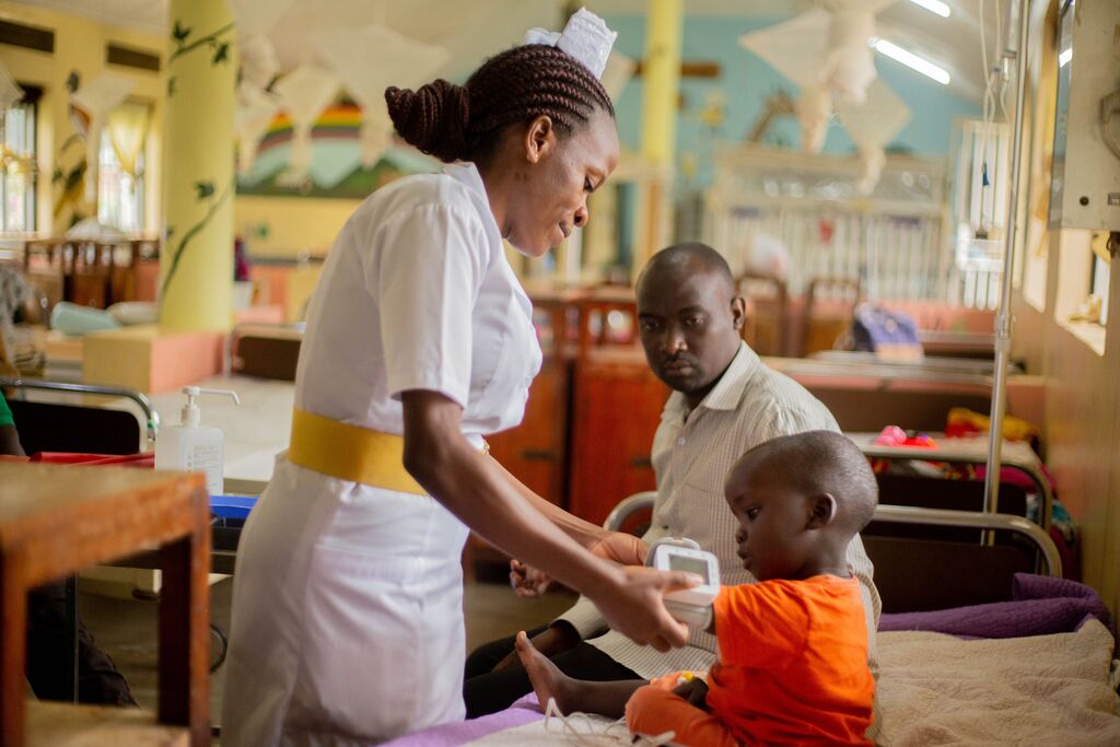 Hospitals and Medical Services Senegal, a nurse and a family